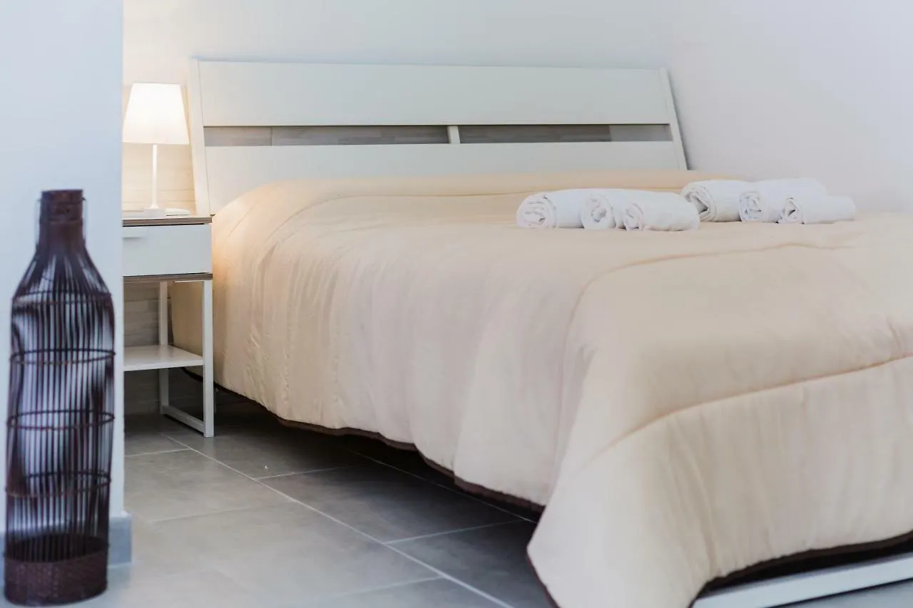 Ξενοδοχείο με διαμερίσματα Calasetta Residence